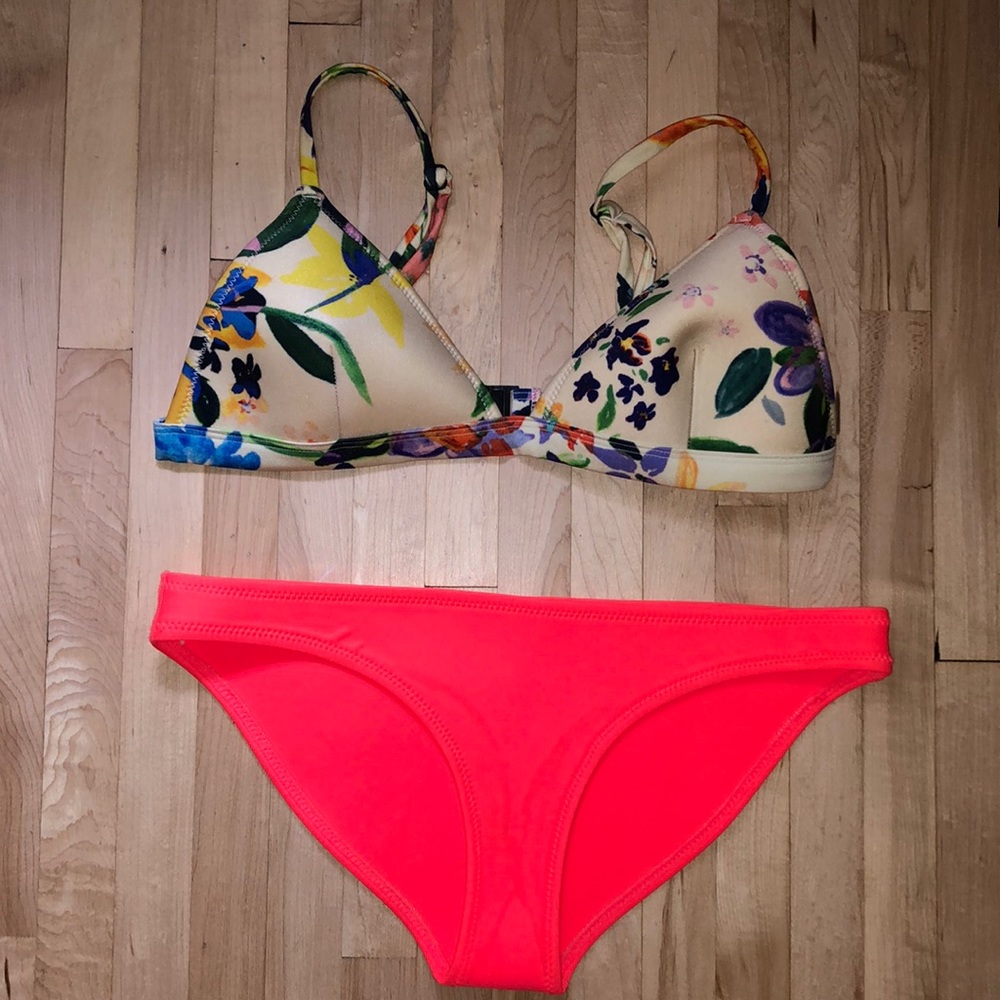 Triangl bikini neon floral swim set